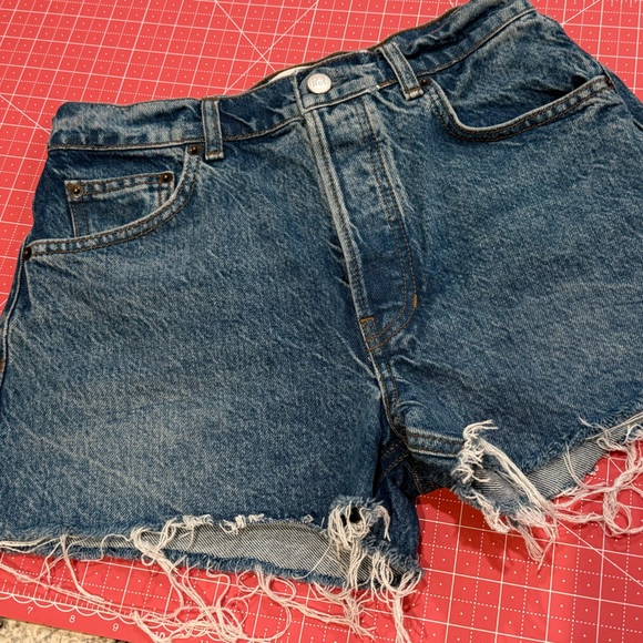 Reformation Charlie High Rise Jean Shorts 26 Frayed Hem Sustainable Denim - Picture 6 of 7